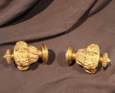 Paire de portes embrasses à rideaux en bronze de style Louis XVI époque 19ème