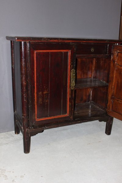 Armadio cinese in legno laccato del 1900 circa
