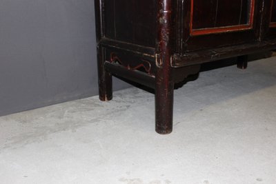 Armadio cinese in legno laccato del 1900 circa
