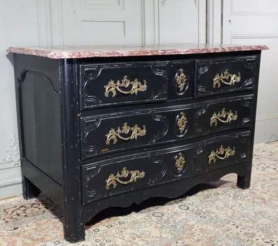 Cassettiera d'epoca Regency. Piano in finto marmo.