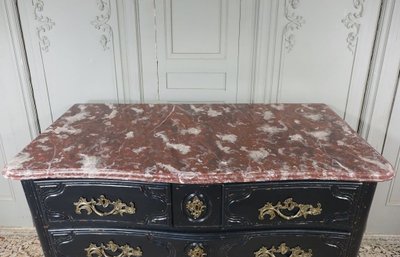 Cassettiera d'epoca Regency. Piano in finto marmo.