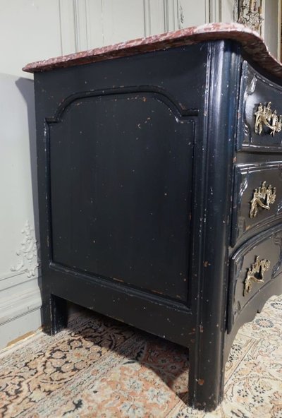 Cassettiera d'epoca Regency. Piano in finto marmo.