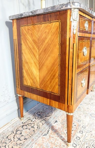 Commode Louis XVI Estampillée M. Ohneberg