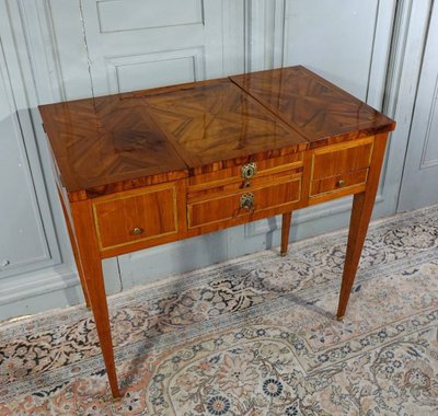 Frisierkommode aus der Zeit von Louis XVI In Marqueterie