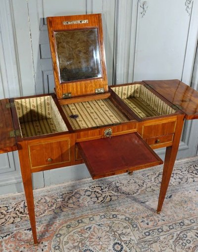 Frisierkommode aus der Zeit von Louis XVI In Marqueterie