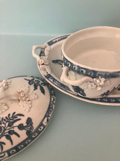 Worcester Fine Earthenware Terrine and Display Case