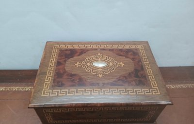 Inlaid box