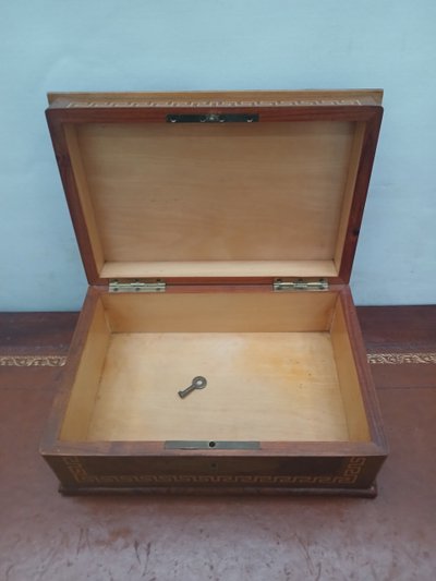 Inlaid box