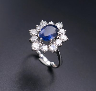 Bague Saphir 2,92 carats Et Diamants 1,80 carat,  Or Blanc 18 Carats.