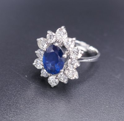 Bague Saphir 2,92 carats Et Diamants 1,80 carat,  Or Blanc 18 Carats.