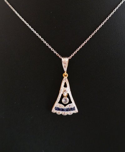 Pendentif Art Déco Diamant Et Saphir Calibrés, Or 18 Carats.