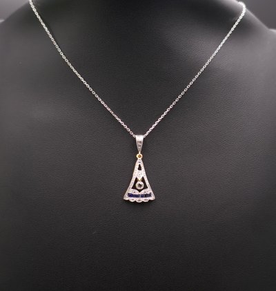 Pendentif Art Déco Diamant Et Saphir Calibrés, Or 18 Carats.