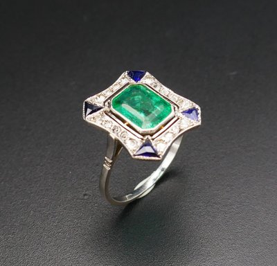 Bague Art Déco Ornée d'Une émeraude De Colombie (certificat), Platine.