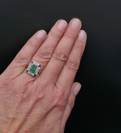 Bague Art Déco Ornée d'Une émeraude De Colombie (certificat), Platine.
