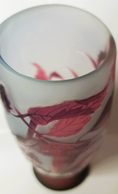   Vase mit Engelstrompetendekor aus violettem Cameoglas D'ARGENTAL - Paul NICOLAS (1875-1952)
