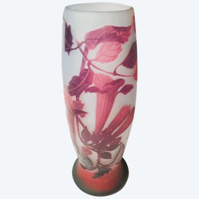   Vase mit Engelstrompetendekor aus violettem Cameoglas D'ARGENTAL - Paul NICOLAS (1875-1952)