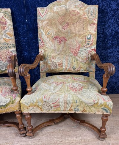 Paire De Fauteuils Louis XIII En Noyer Vers 1850