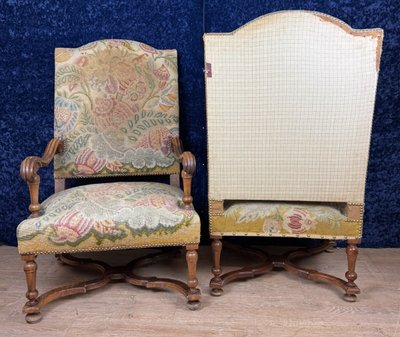 Paire De Fauteuils Louis XIII En Noyer Vers 1850