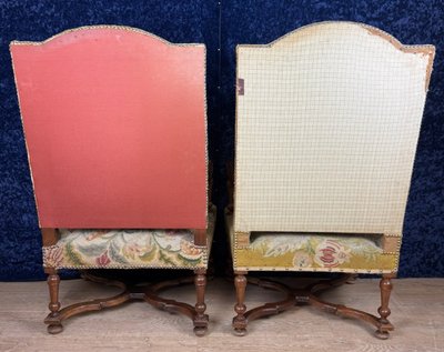 Paire De Fauteuils Louis XIII En Noyer Vers 1850