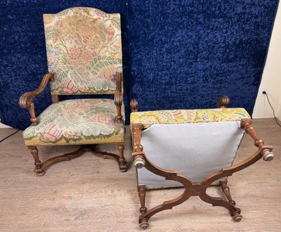 Paire De Fauteuils Louis XIII En Noyer Vers 1850