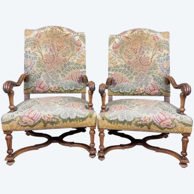 Paire De Fauteuils Louis XIII En Noyer Vers 1850