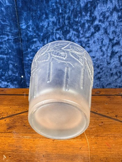 Jugendstilvase aus gefrostetem, gepresstem Glas