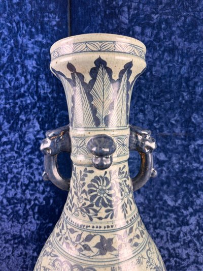 Asie XIX : Très Grand Vase En Porcelaine A Décors De Scénes Animées / H 62cm