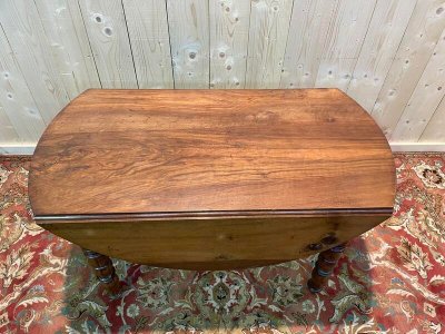 Louis Philippe round walnut dining table