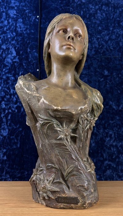 d'Après Villanis : Busto in terracotta periodo Art Nouveau Circa 1900 / H52cm