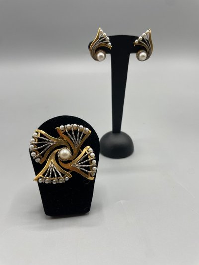 Parure Composée D’une Broche Et D’une Paire De Boucles D’oreilles Or & Perles