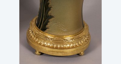 Paire de vases en grès de Choisy Le Roi signé dans le décor