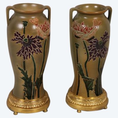 Paire de vases en grès de Choisy Le Roi signé dans le décor