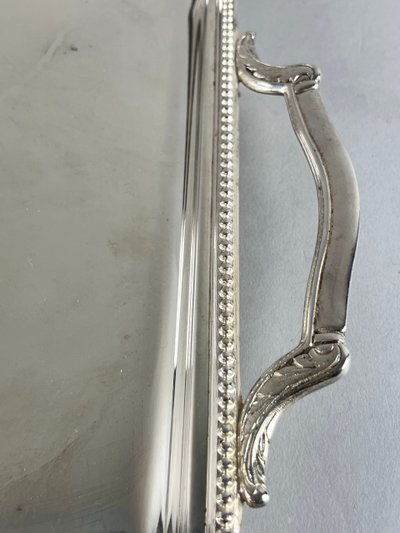 Plateau rectangulaire décor perle métal argenté 