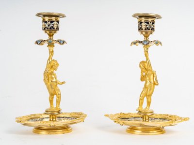 Coppia di candelieri in bronzo dorato e smalto cloisonné, fine XIX secolo