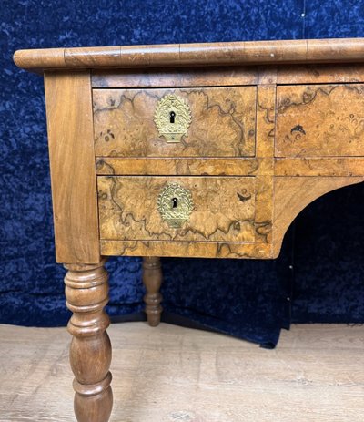 Bureau époque Louis Philippe En Ronce De Noyer Vers 1830