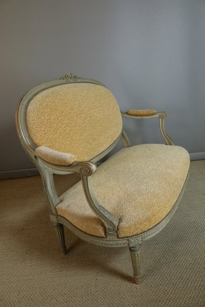 Salon en bois laqué style Louis XVI