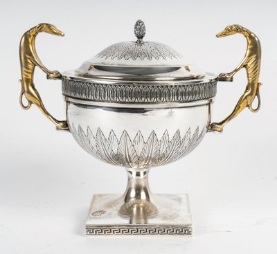 Un Service Thé Et Café Art Deco En Métal Argenté Et Vermeille