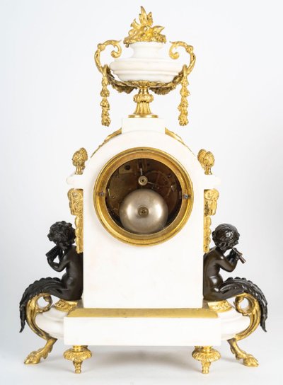 Une Garniture En Bronze Doré Et Marbre Blanc, 19th Century