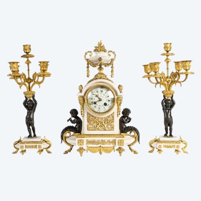 Une Garniture En Bronze Doré Et Marbre Blanc, 19th Century