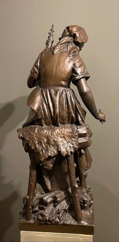Scultura in bronzo "La filatrice" di Mathurin Moreau