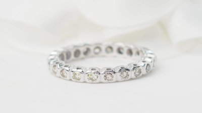 Fede americana in oro bianco e diamanti 0,22 carati
