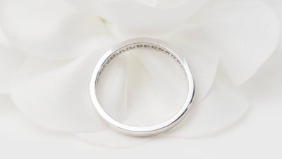 Mezza fede in oro bianco e diamanti 0,50ct