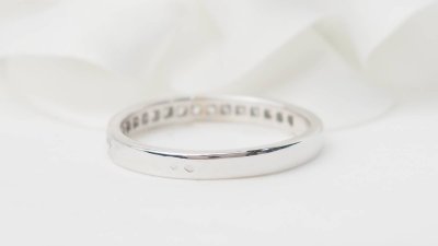 Mezza fede in oro bianco e diamanti 0,50ct