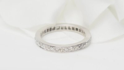 Alliance tour complet en or blanc et diamants 0.35ct