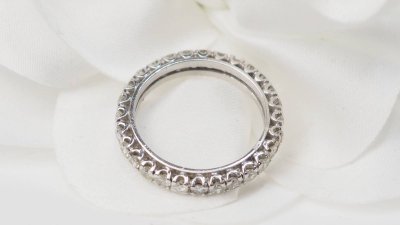 Fede americana in oro bianco e diamanti da 1,12 carati