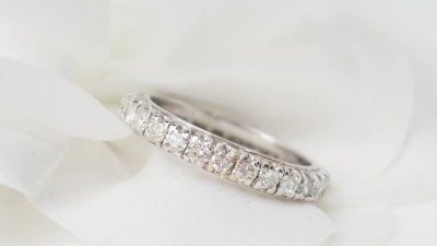 Fede americana in oro bianco e diamanti da 1,12 carati