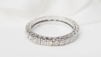 Fede americana in oro bianco e diamanti da 1,12 carati