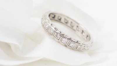 Fede americana in oro bianco e diamanti 0,52 carati