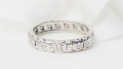 Fede americana in oro bianco e diamanti 0,52 carati
