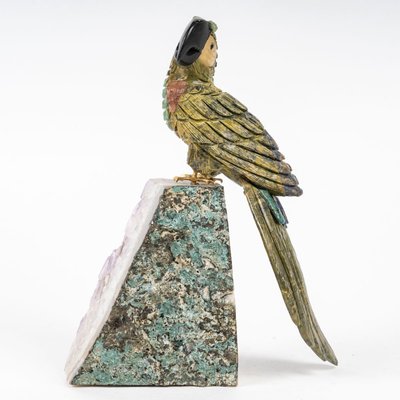 Scultura di pappagallo in marmo e pietra preziosa